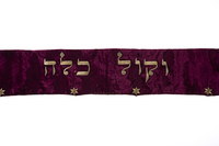 M2004_022 iv.jpg; M2004/022c; ; mantles